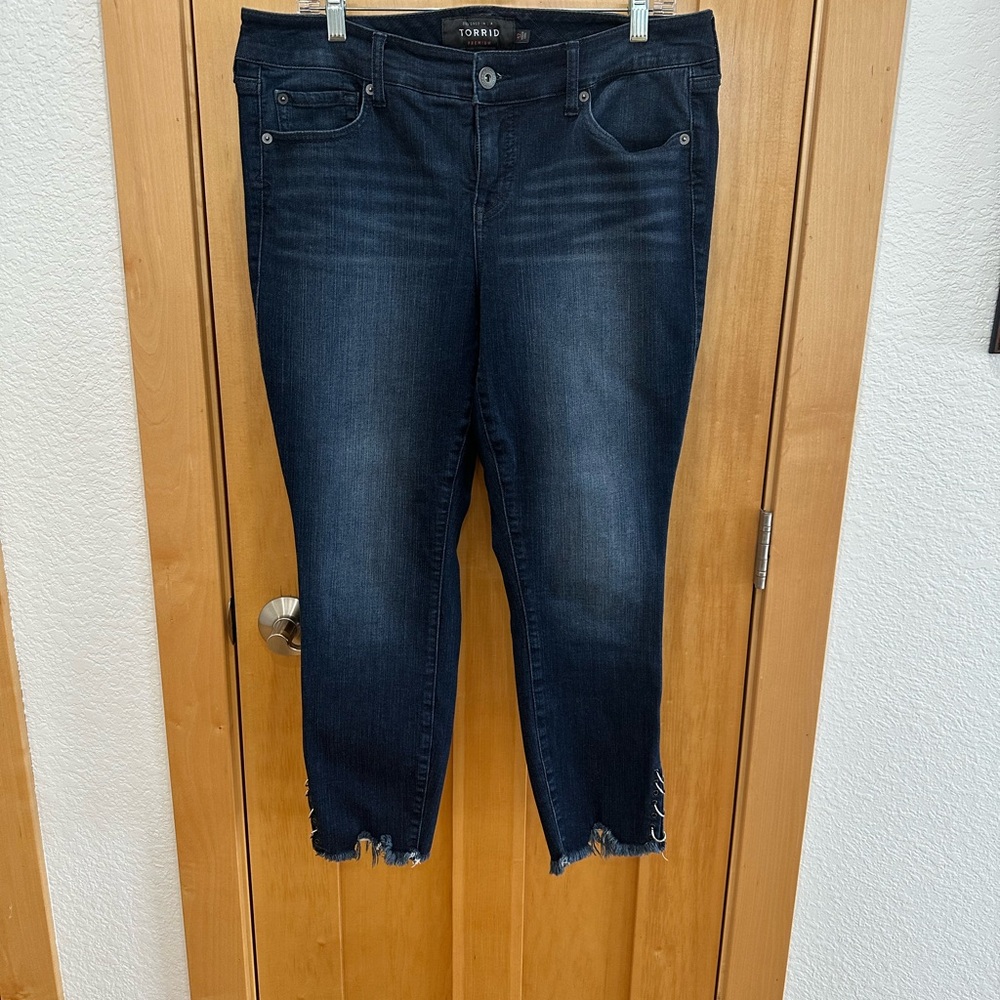 💙Torrid💙 Fun Blue Ankle Cropped Jeans with Stretch